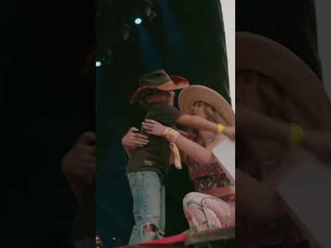Young fan surprises Lainey Wilson #shorts