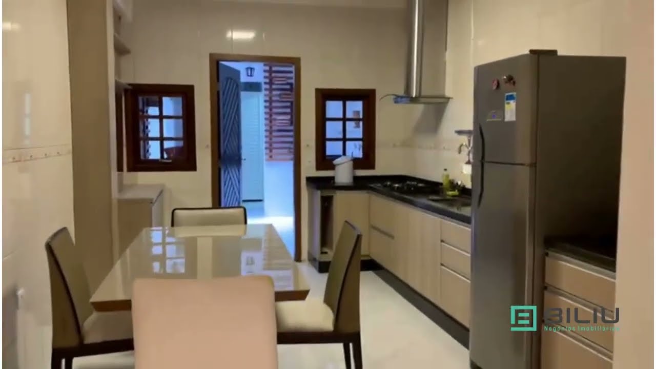 Excelente Sobrado, espaçoso, com móveis novos