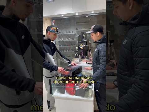 Negociación Zapatillas con Omar en The Cop Boys