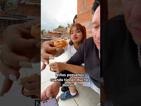 Niños pequeños, cuando tienen mucho dulce🍭