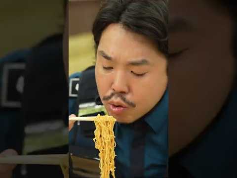 경찰이 라면을 불려서 먹는 이유