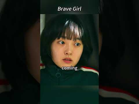 The girl was not afraid of danger and used her knowledge to fight back #viralvideo
