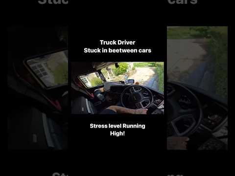 Truck Drive stuck in between cars #truckinguk #hgv #trucking  #truckers