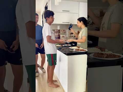 CAMBIAN TELÉFONO POR COMIDA 😱