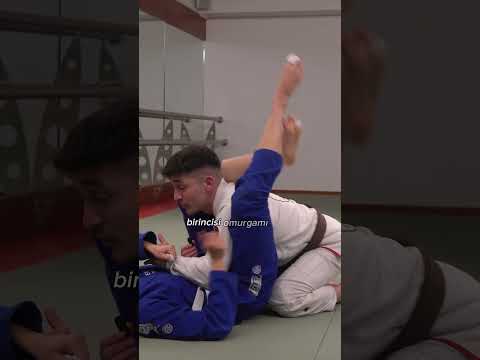 Triangle choke detayları ile izlemek için. #antrenman #mma #ufc
