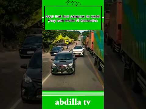 sopir truk ini beri pelajaran ke pengendara mobil pribadi yang ngeblong ⁉️ #shorts
