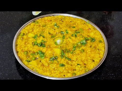 Dal Khichdi Recipe। Khichdi In Pressure Cooker। Masala Khichdi Recipe। Moong Dal Ki Khichdi। Healthy