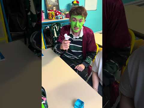 NE PAS ALLER AUX TOILETTES EN CLASSE ! - PINK LILY