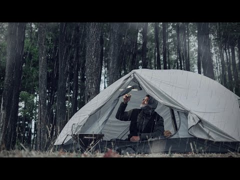 SOLO CAMPING IN TROPICAL FOREST WITH RAIN AND THUNDERSTORM • ASMR