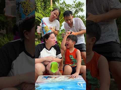 Hai mẹ con trêu trọc nhau siêu dễ thương 😂😱👶🏻♥️👴 #shorts #cute