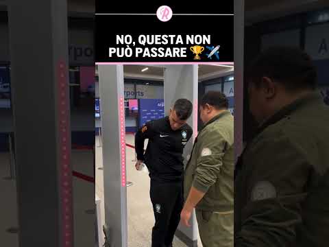 BRASILE CAMPIONE DEL MONDO DI FUTSAL 🇧🇷 | Ma all'AEROPORTO c'è qualche PROBLEMA con la COPPA 😂🏆