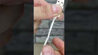 Обязательно запомни эту хитрость! Как защитить кабель от перегибов? #shorts
