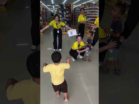 เช็คระบบหน่อยเช้ามา” เครื่องรถถังยังดีอยู่ครับ 😅🤭 #ลูกรักของพ่อ #รถถังของพี่ #ผู้ใหญ่ไม้ไร้หมู่บ้าน