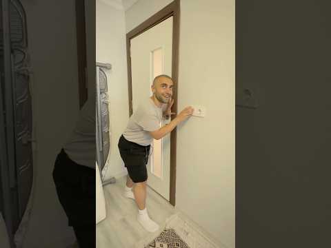 Sinyor Taklacı kanepenin üstünden ters takla atarak lambayı kırmak #sinyortaklacı #shorts