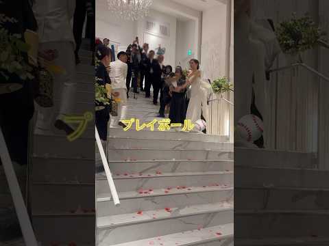 野球部だった新郎さまはバットトスを⚾️男性ゲストも盛り上がる演出になりました✨video by...@maamii_wedding さま#一度きりの人生一度は魔法にかけられて #プラコレ