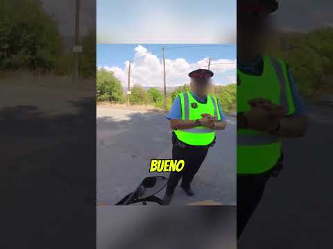 El policía no sabía que yo era.... #espanoltiktok #Ejército #mexico #moto #controldemoto #Policía