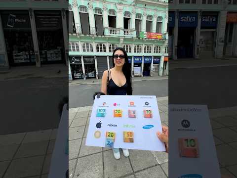 Dando dinheiro as pessoas pela marca do celular 🤑😱
