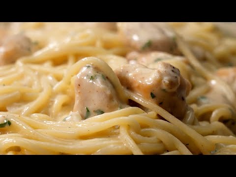 PASTA ALFREDO con Pollo en 10 Minutos ⏳ ¡Receta FÁCIL y Sabrosa con espagueti!