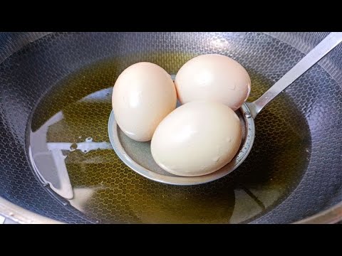 【小穎美食】我是做夢也沒想到，把雞蛋倒進滾燙的油鍋中，出鍋瞬間變美食，香！