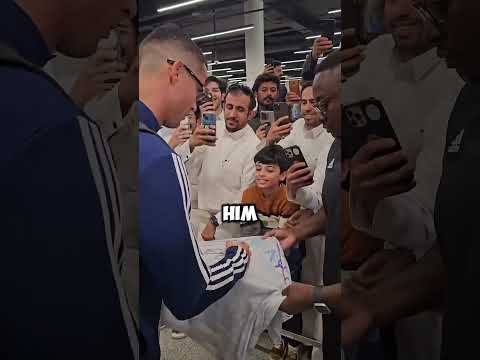 Ronaldo Made a Young Fans Cry#ronaldo #cristianoronaldo #viral