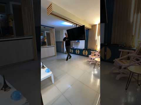 Sistema para desplazar y rotar el tv