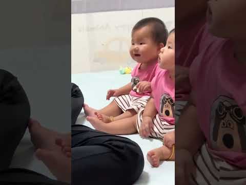 Daily life of dad and two little lovers #twindad #baby #cutebaby