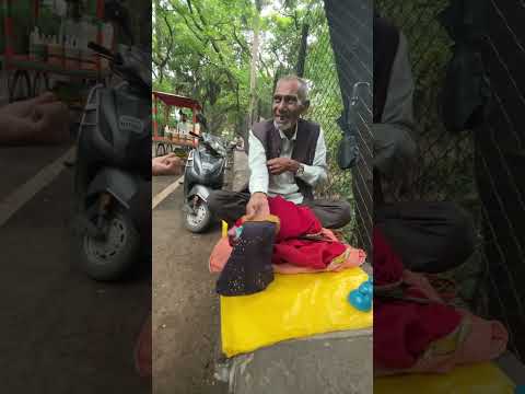 Part 2: 80 years old showing Amazing Magic skills outside of Osho Garden || #pune #magic #oldisgold