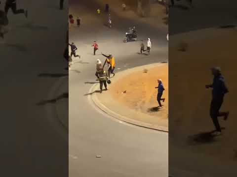 هاد الشي اللي كيوقع حرام والله 💔 الصخيرات ... متضاهرين شدو فرد من القوات المساعدة