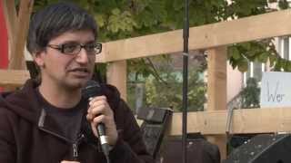 Pedram Shahyar auf der Mahnwache in Karlsruhe 25.10.14