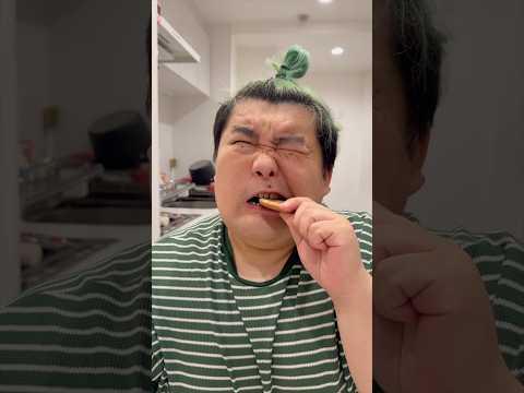 世界1硬い煎餅を食べるよ🍘🍘🍘#shorts