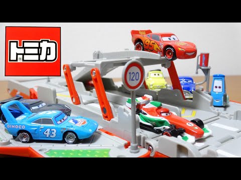カーズ2 ディズニー トミカ コースに変身!マックイーンを開封紹介⭐️迫力の大ジャンプでめっちゃ楽しい!