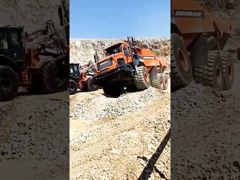 Suspension operation on the Develon articulated dump truck #suspension #develon #mining #shorts
