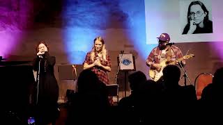 Zdenka Trvalcová a Lucia Šoralová - A Deus (Vzpomínka na Zuzanu Navarovou)