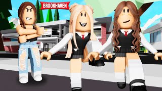 AS MENINAS FICAVAM MATANDO AULA E ALGO ACONTECEU!! - Roblox - Historinhas - Brookhaven RP🏡