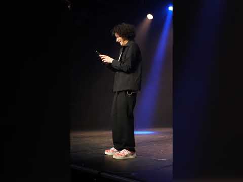 Je fouille son téléphone