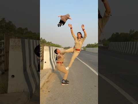 Is police wali ne to kmal kar diya 😳😱😳 #shalukirar #ytshots #shorts
