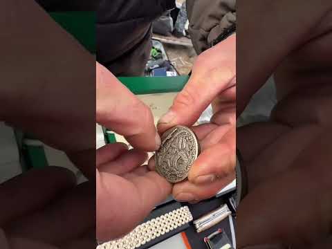 اكتشاف سيف قديم داخل عملة نادرة