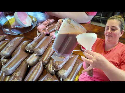 ju fazendo geladinho, sacolé ou chup chup