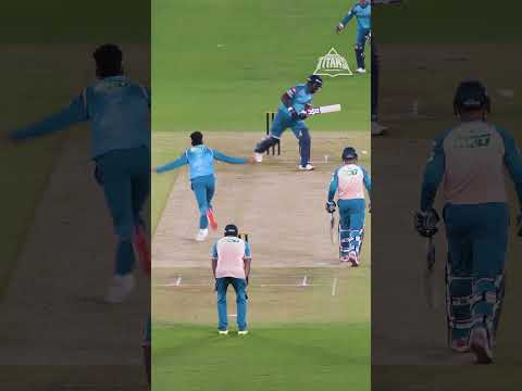 15 seconds of pure 𝑀𝑖𝑦𝑎𝑛 𝑚𝑎𝑔𝑖𝑐 🔥Mohammed Siraj | #AavaDe | #TATAIPL2025