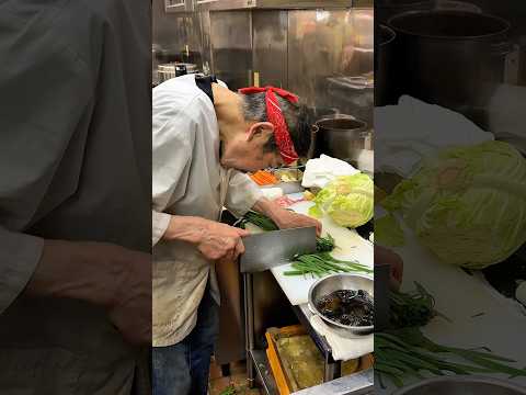 開店と同時に満席になる超人気店。スタミナラーメン。