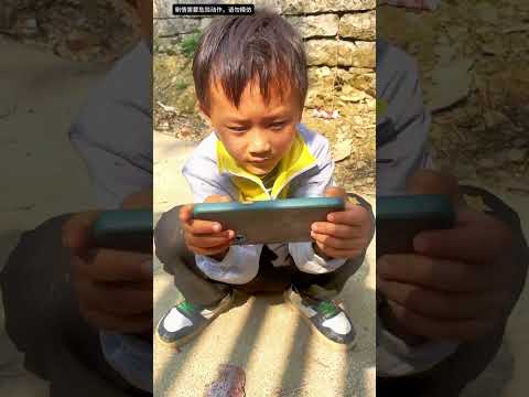Don’t let children play alone outdoors. Pay attention to safety. Positive energy original video. Bo