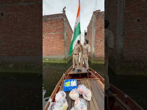 दिलमें तिरंगा होठोंपे गंगा🇮🇳 #15august #badh #deshbhakti #help #water #police #tiranga #motivation