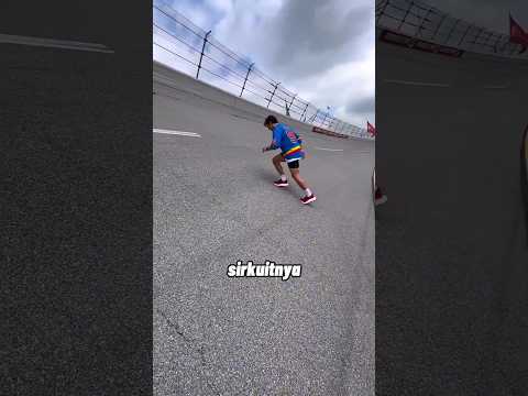 Beginilah Jika manusia berada di sirkuit NASCAR😱