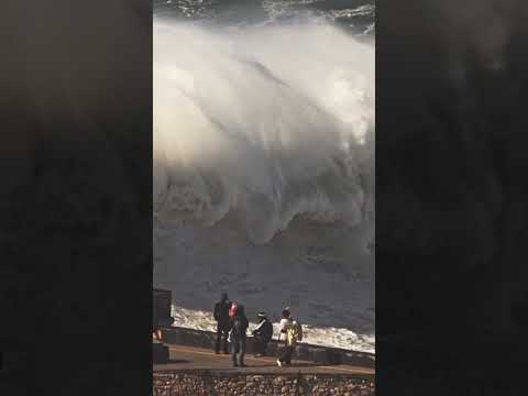 Venha ver as maiores ondas do mundo #gigantesdenazaré