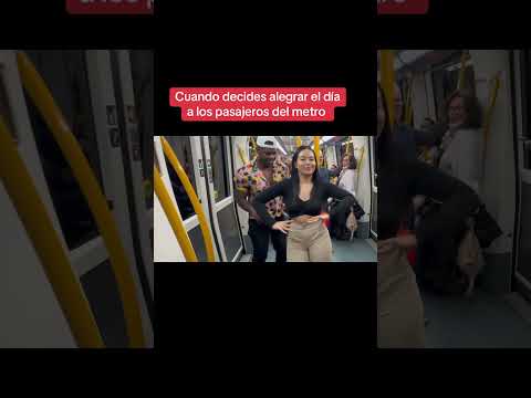 bailando salsa en el metro