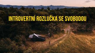 Introvertní rozlučka se svobodou