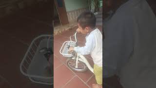 cháu đi bán gà
