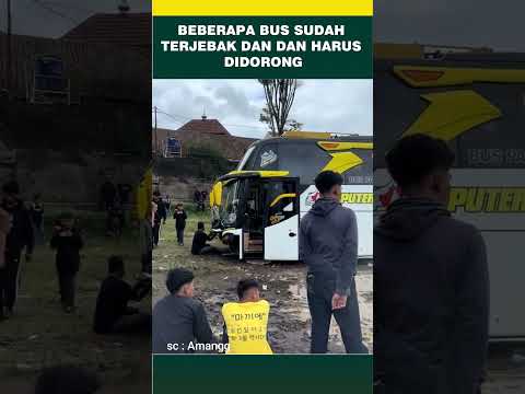 Bus terjebak dan harus didorong #shorts