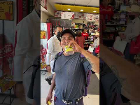 Vagabundo se fondea tonayan en un Oxxo #doctor #tonayan #patrullaespiritual #mexico#humor