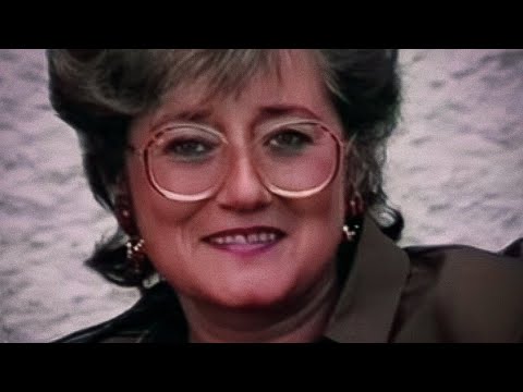 Renau, 1989. Grabo a mis padres en un breve clip restaurado desde una antigua cinta de Vídeo-8.